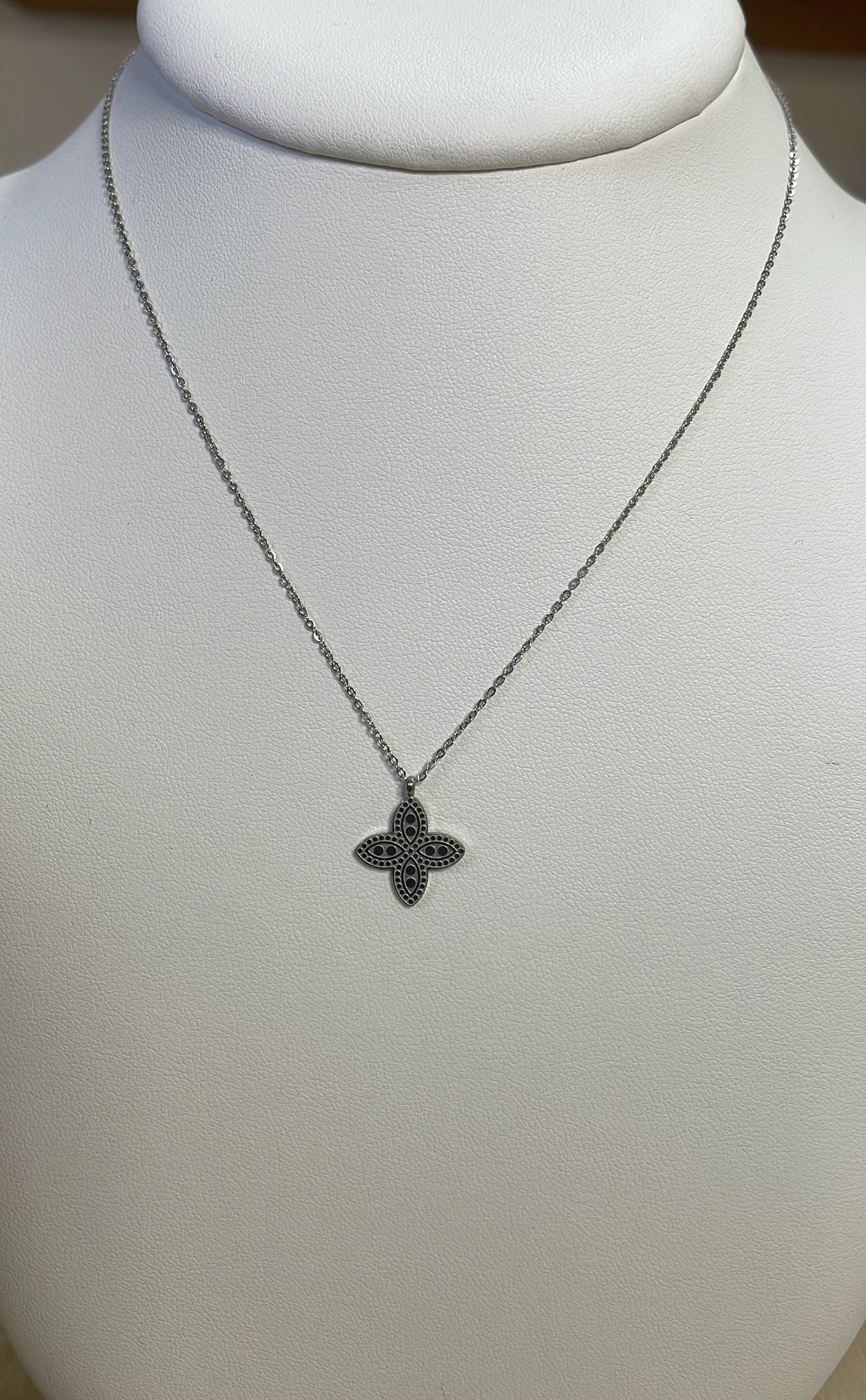 collier trèfle