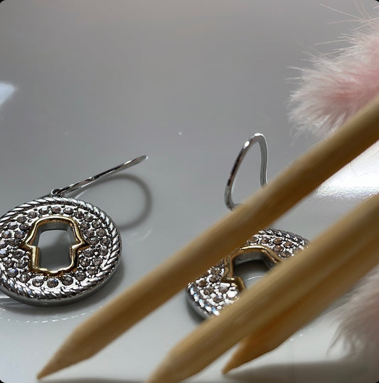 Boucle d'oreille Main doré