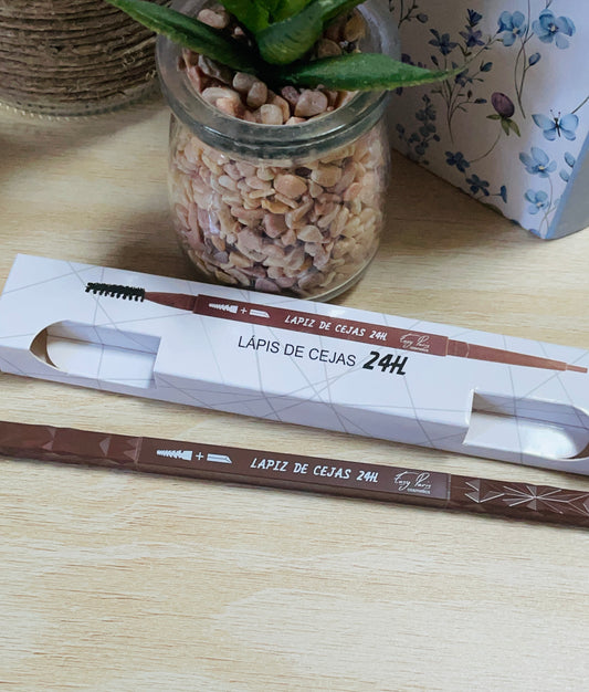 Crayon à sourcils avec brosse — Fini naturel & précis