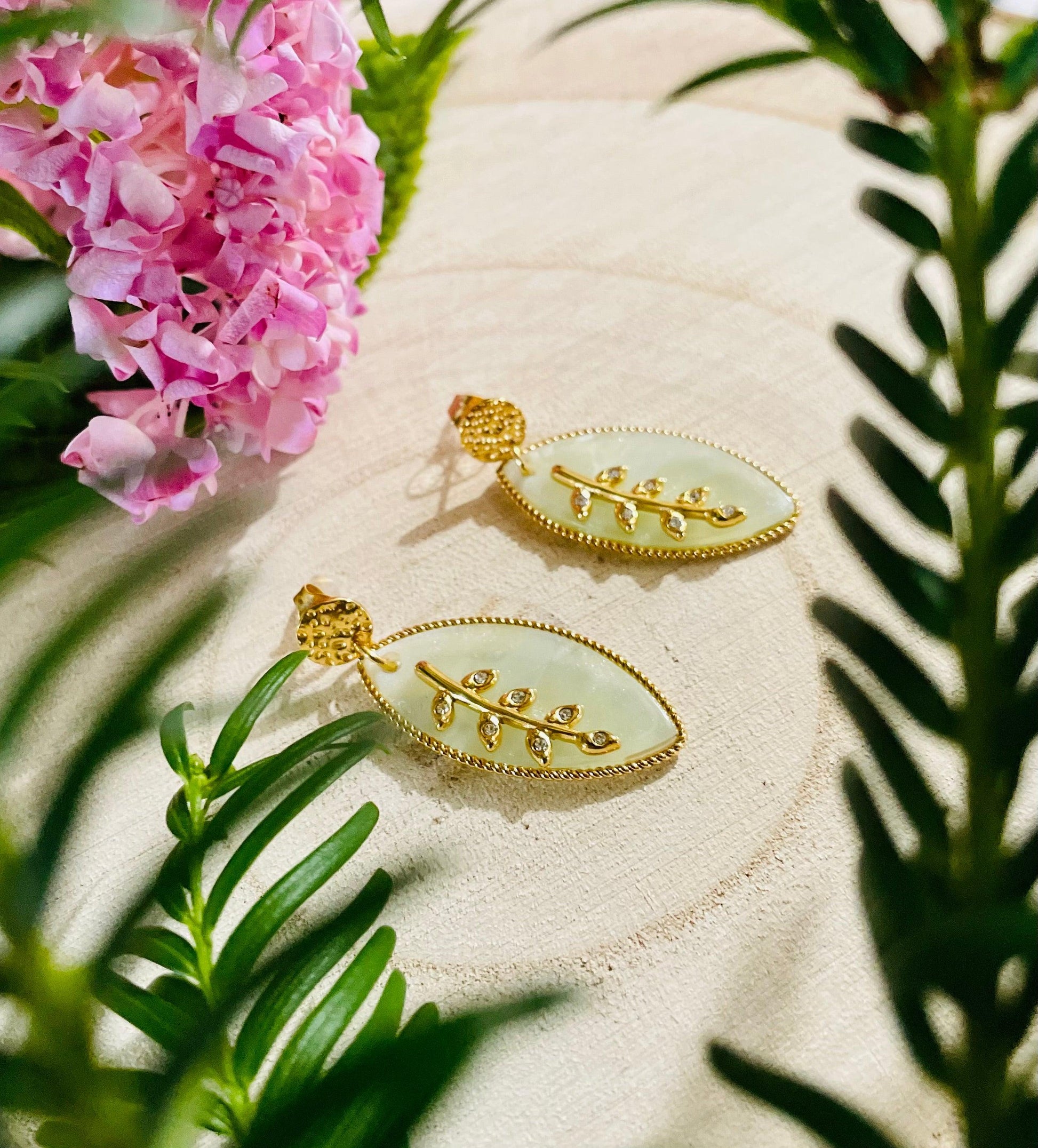 Boucles D'oreilles Feuilles en Nacre - Andreia Bijoux