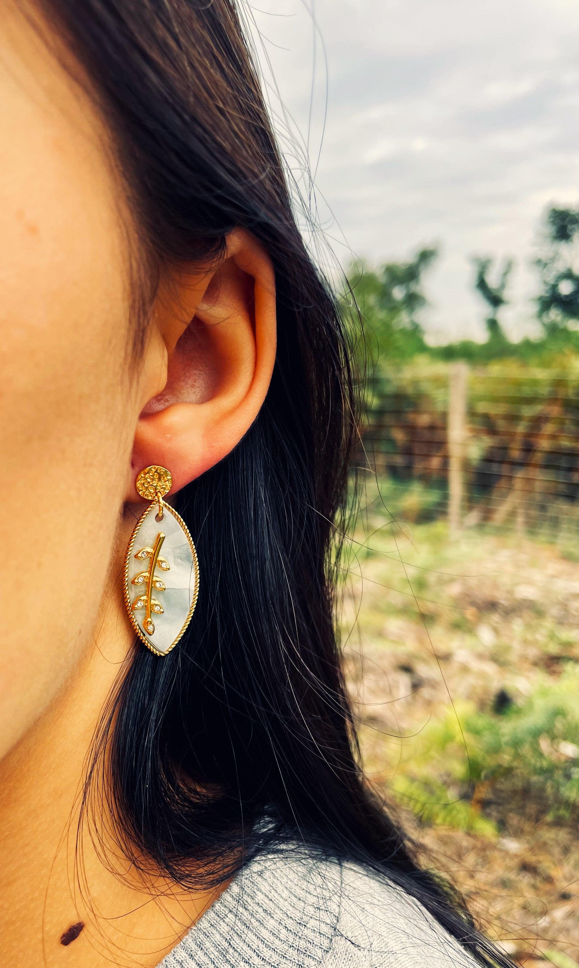 Boucles D'oreilles Feuilles en Nacre - Andreia Bijoux
