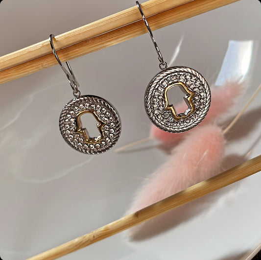 Boucle d'oreille Main doré